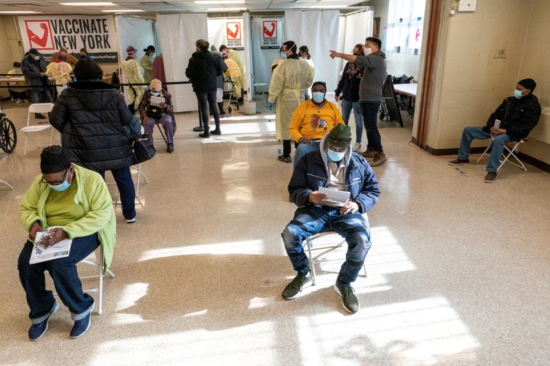 &copy; Reuters. FILE PHOTO: Coronavirus vaccination site at NYCHA housing complex in Brooklyn