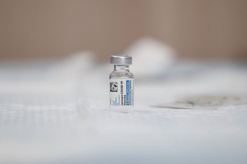 &copy; Reuters. CORONAVIRUS/FRANCE: LE VACCIN J&amp;J POURRAIT ÊTRE RÉSERVÉ EN PRIORITÉ À L&apos;OUTRE-MER