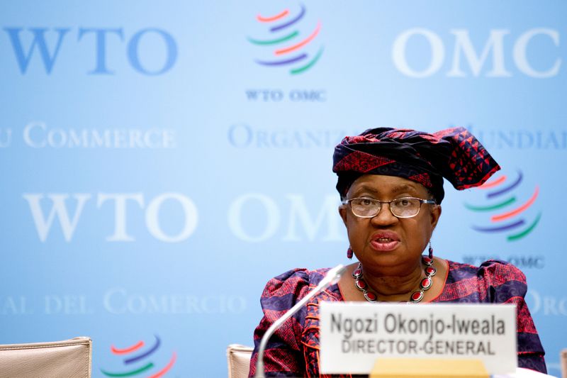 &copy; Reuters. FOTO DE ARCHIVO. La directora general de la Organización Mundial del Comercio (OMC), Ngozi Okonjo-Iweala, responde preguntas en una conferencia de prensa en Ginebra.  Marzo 31, 2021. Salvatore Di Nolfi/Pool via Reuters