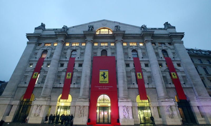 &copy; Reuters. FILE PHOTO: The facade of Milan&apos;s stock exchange pictured in 2016