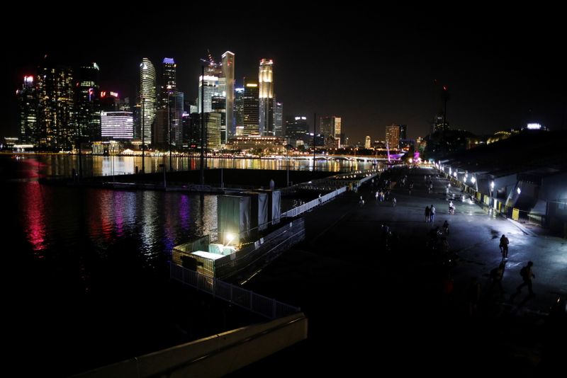 &copy; Reuters. FILE PHOTO: A view of the city skyline in Singapore