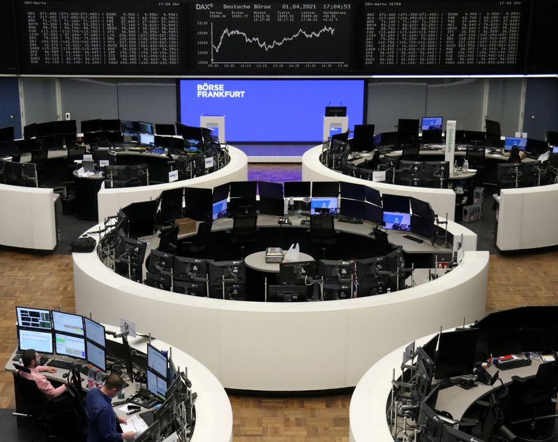 © Reuters. FILE PHOTO: The German share price index DAX graph is pictured at the stock exchange in Frankfurt