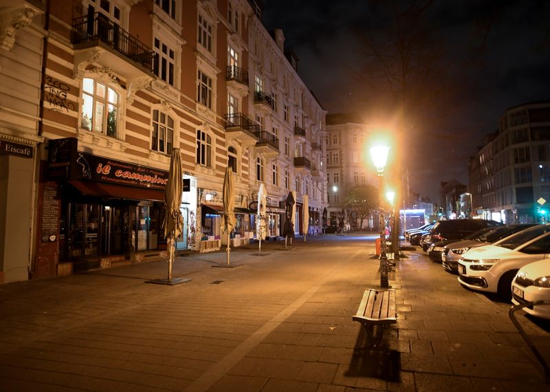 &copy; Reuters. Vista general de la calle &quot;Schulterblatt&quot; en el distrito de &quot;Schanze&quot; durante un confinamiento por coronavirus (COVID-19) en Hamburgo