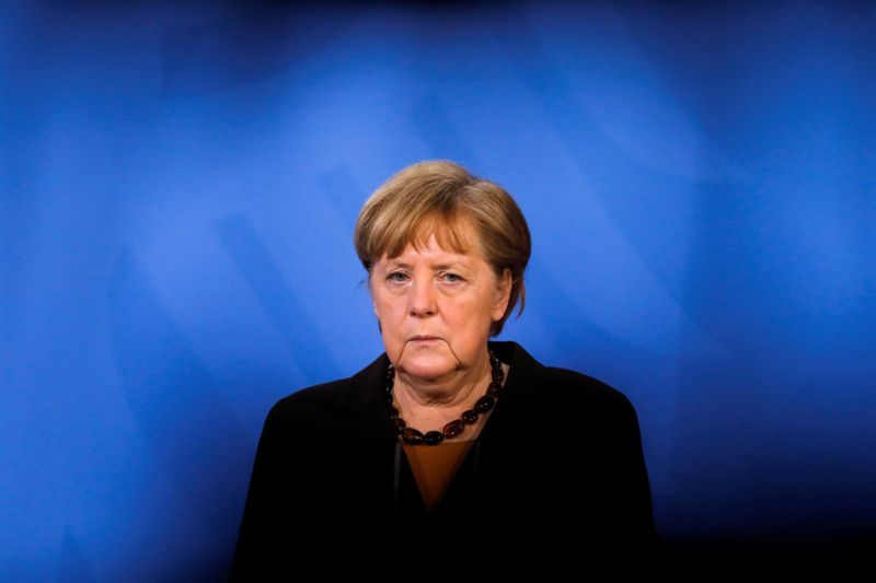 © Reuters. FILE PHOTO: FILE PHOTO: German Chancellor Angela Merkel briefs the media after a virtual meeting with federal state governors at the chancellery in Berlin