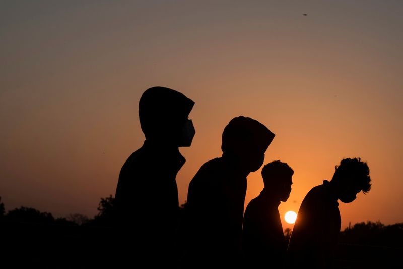 &copy; Reuters. Migrants apprehended in La Joya, TX