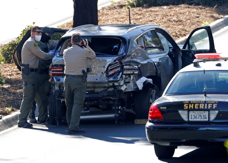&copy; Reuters. Vicinity of a scene where Tiger Woods was involved in a car crash near Los Angeles