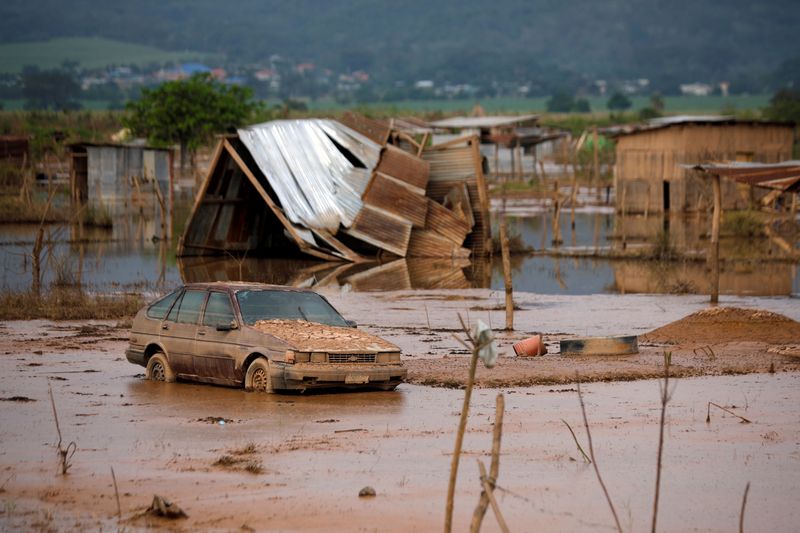 &copy; Reuters. FILE PHOTO: A car damaged by the floods due to the rains brought by Hurricanes Eta and Iota, is pictured in Villanueva
