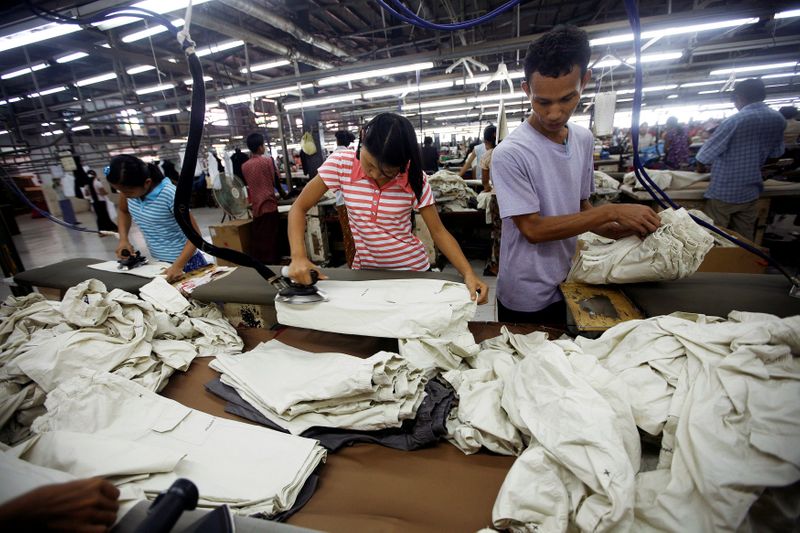 &copy; Reuters. FILE PHOTO: Workers iron and arrange clothing at a garment factory at Hlaing Tar Yar industry zone in Yangon