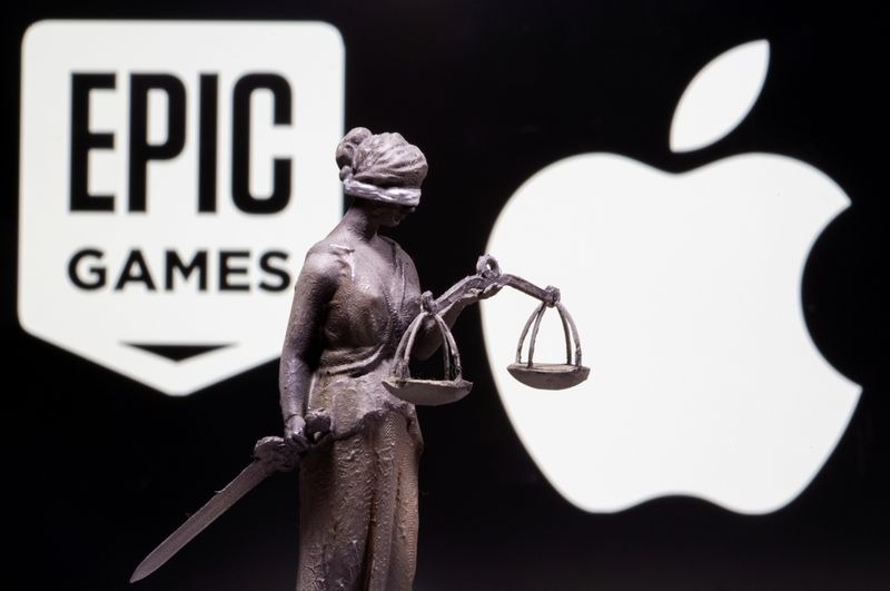 &copy; Reuters. FILE PHOTO: 3D printed Lady Justice figure is seen in front of displayed Apple and Epic Games logos in this illustration photo