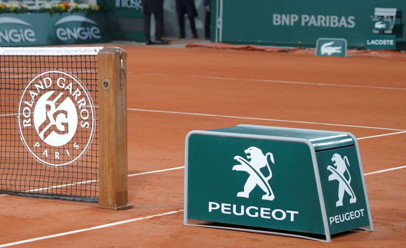 &copy; Reuters. منظمون: تأجيل بطولة فرنسا المفتوحة للتنس أسبوعا