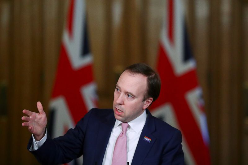 &copy; Reuters. El secretario de Sanidad británico, Matt Hancock, ofrece una rueda de prensa en el número 10 de Downing Street