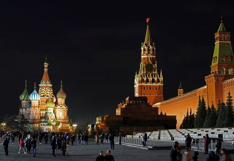 &copy; Reuters. La Catedral de San Basilio y el Kremlin en Moscú