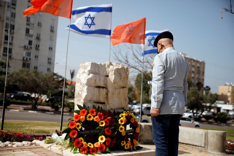 © Reuters. A man stands still as a two-minute siren marking the annual Israeli Holocaust Remembrance Day is heard in Ashkelon