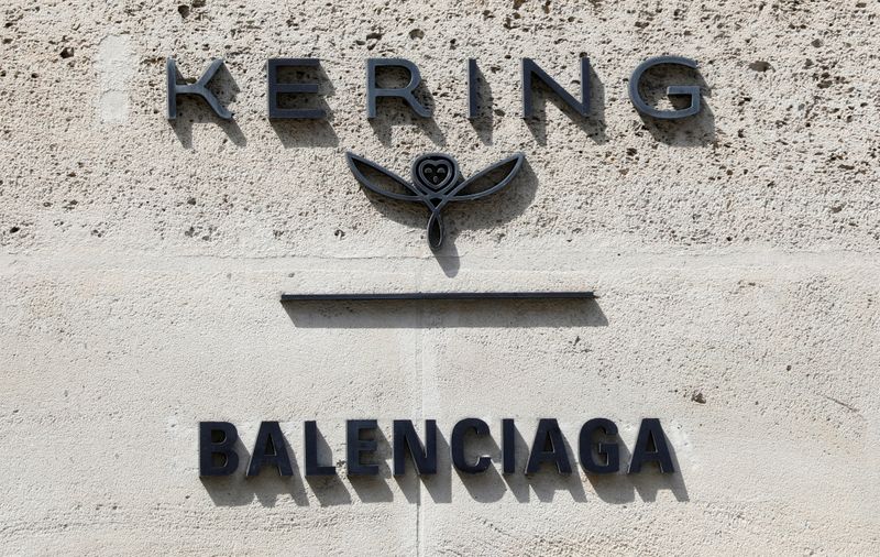 &copy; Reuters. The logos of French luxury group Kering and fashion house Balenciaga