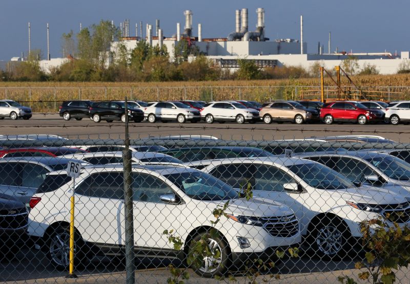 &copy; Reuters. FILE PHOTO: Chevrolet Equinox SUVs are parked awaiting shipment near the General Motors Co (GM) CAMI assembly plant in Ingersoll