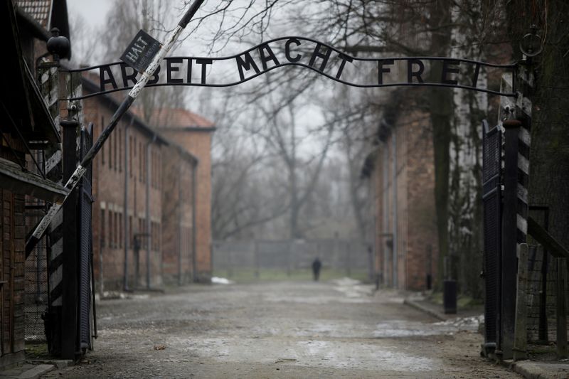 &copy; Reuters. Portão de entrada do campo de Auschwitz