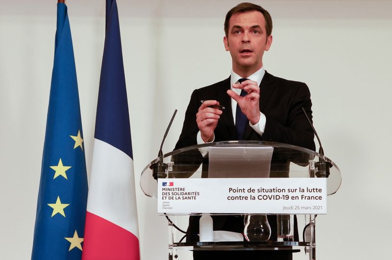 &copy; Reuters. FOTO DE ARCHIVO: El ministro de Sanidad francés, Olivier Véran, París