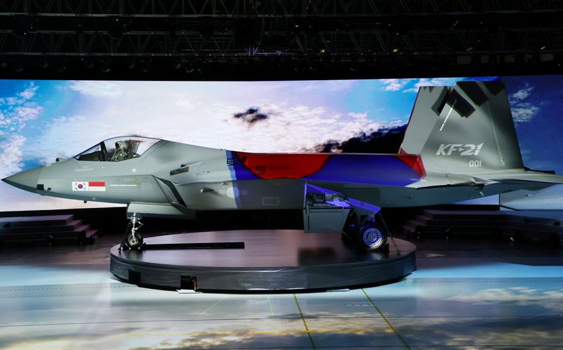 &copy; Reuters. كوريا الجنوبية تكشف النقاب عن نموذج أولي لمقاتلة من طائرات الجيل القادم