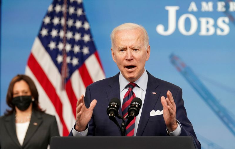 &copy; Reuters. FILE PHOTO: President Biden speaks about jobs and the economy from the White House in Washington