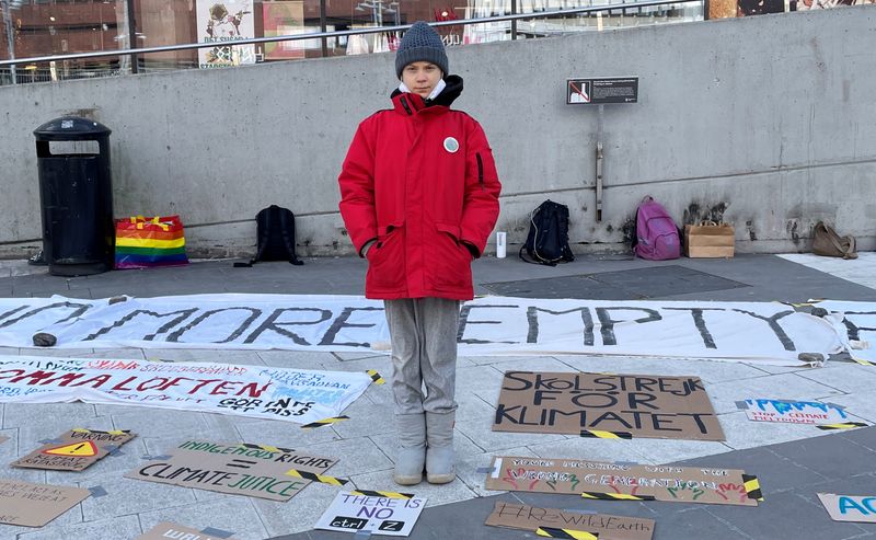 &copy; Reuters. Imagen de archivo de la activista sueca de la lucha contra el cambio climático Greta Thunberg asistiendo a una manifestación llamada &quot;Viernes por el Futuro&quot; como parte del Día Global de la Acción Climática, en Estocolmo