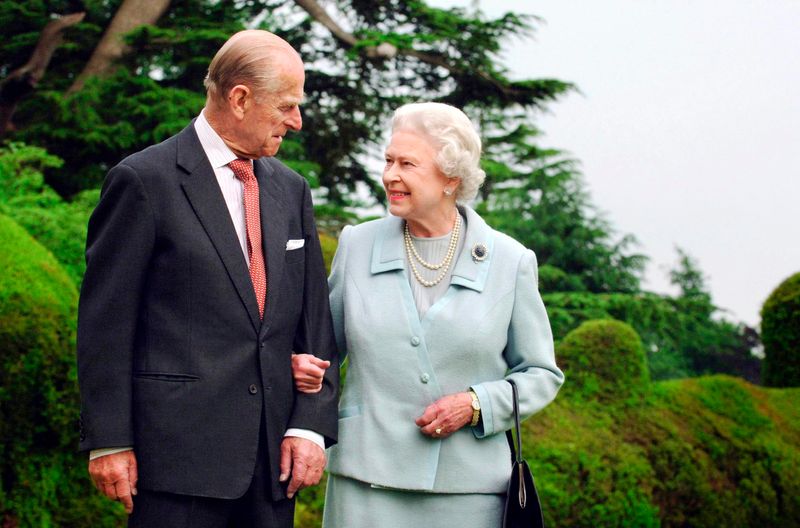 &copy; Reuters. رغم فقد الزوج.. لا مؤشر على أن الملكة إليزابيث ستتنازل عن العرش
