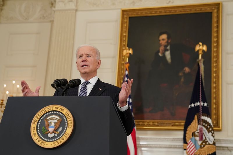 &copy; Reuters. FILE PHOTO: U.S. President Joe Biden delivers remarks on the state of the coronavirus disease (COVID-19) vaccinations