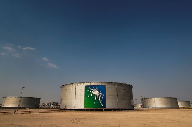 &copy; Reuters. FILE PHOTO: A view shows branded oil tanks at Saudi Aramco oil facility in Abqaiq