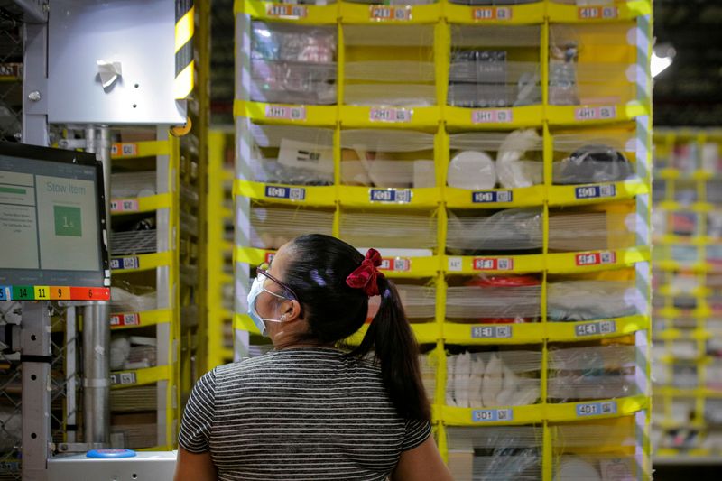 © Reuters. FILE PHOTO: Amazon's JFK8 distribution center in Staten Island, New York City