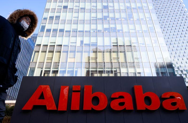 &copy; Reuters. Imagen de archivo del logo de Alibaba Group en su oficina en Pekín, China.