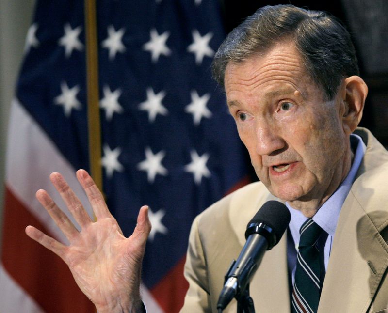 &copy; Reuters. FILE PHOTO: Former U.S. Attorney General Clark holds a discussion on the probability of death or life sentence for Saddam in Washington
