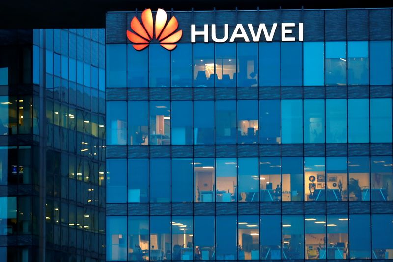 &copy; Reuters. Huawei logo at Huawei Technologies France in Boulogne-Billancourt