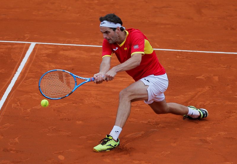 &copy; Reuters. Il tennista spagnolo Albert Ramos durante un match contro la Gran Bretagna in occasione della Davis Cup