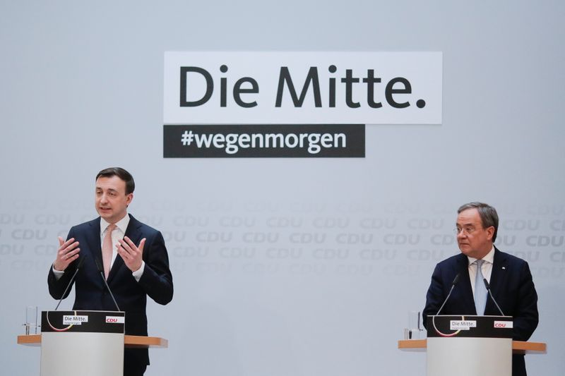 &copy; Reuters. Il leader della Cdu Armin Laschet e il Segretario Generale Paul Ziemiak in conferenza stampa