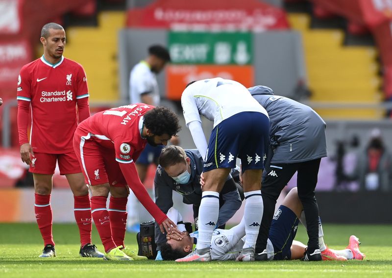 &copy; Reuters. تريزيجيه لاعب أستون فيلا يخضع لجراحة بالركبة