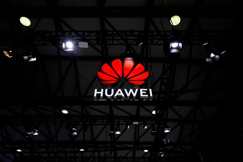 © Reuters. Após sanções, Huawei prioriza negócios menos dependentes de tecnologia dos EUA