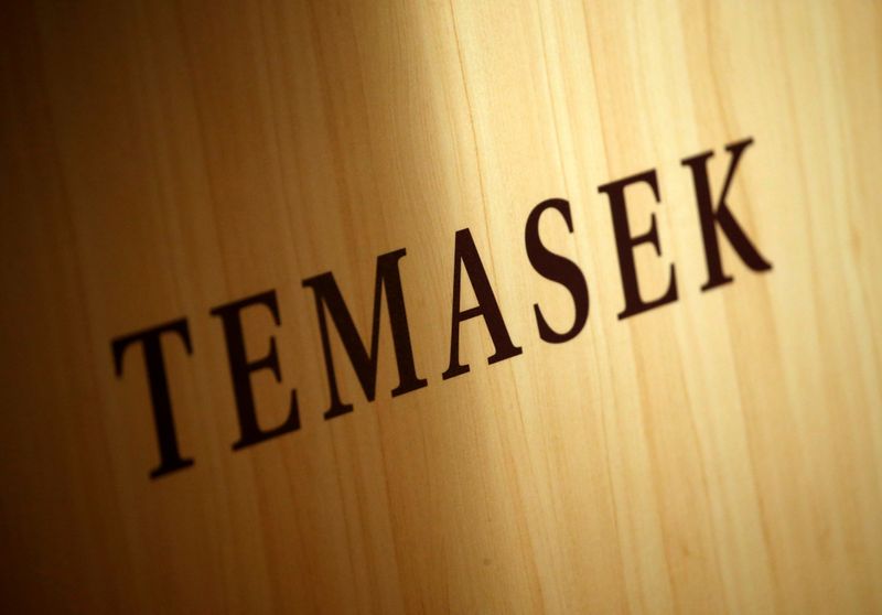 &copy; Reuters. FILE PHOTO: A Temasek logo is seen at the annual Temasek Review in Singapore