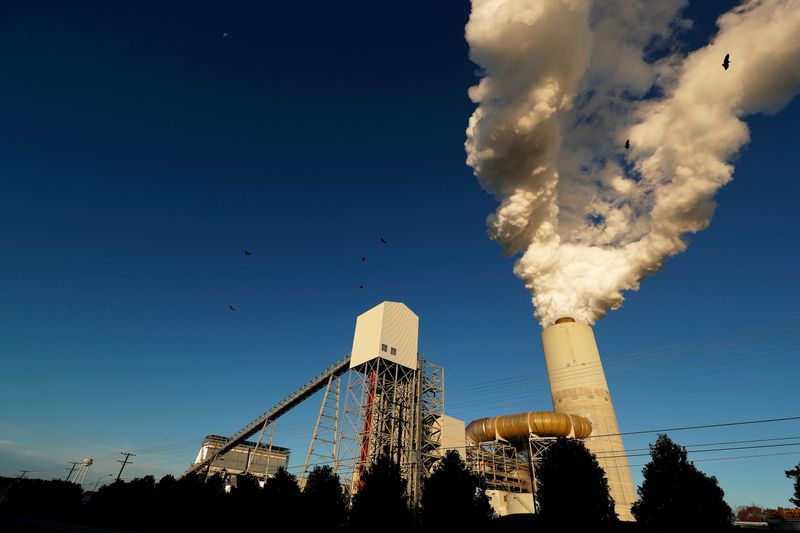 &copy; Reuters. FILE PHOTO: A view of Duke Energy&apos;s Marshall Power Plant in Sherrills Ford