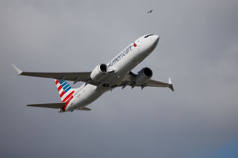 &copy; Reuters. FILE PHOTO: Boeing 737 MAX resumes U.S. passenger flights after safety ban