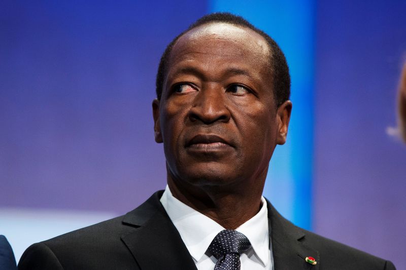 © Reuters. اتهام رئيس بوركينا فاسو السابق كومباوري بصلته باغتيال سلفه