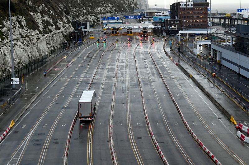 &copy; Reuters. FILE PHOTO: A lorry drives towards the border control at the Port of Dover