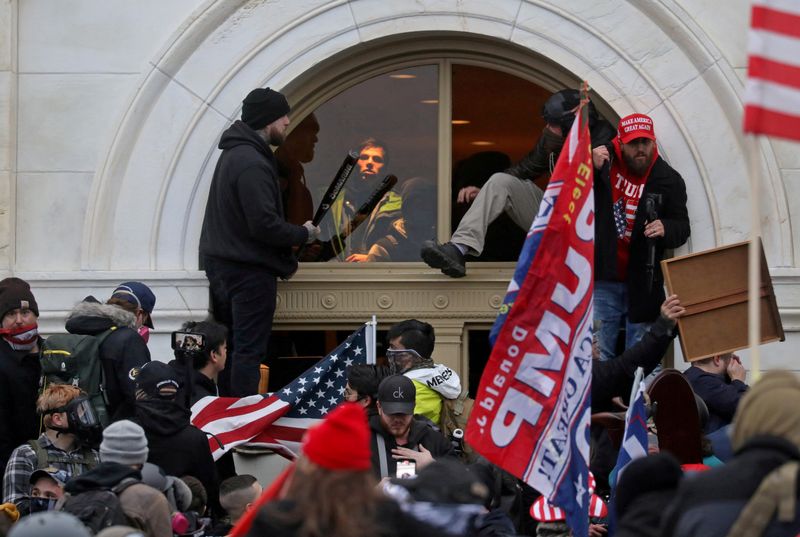 &copy; Reuters. FILE PHOTO: The U.S. Capitol Building is stormed by a pro-Trump mob on Jan. 6, 2021