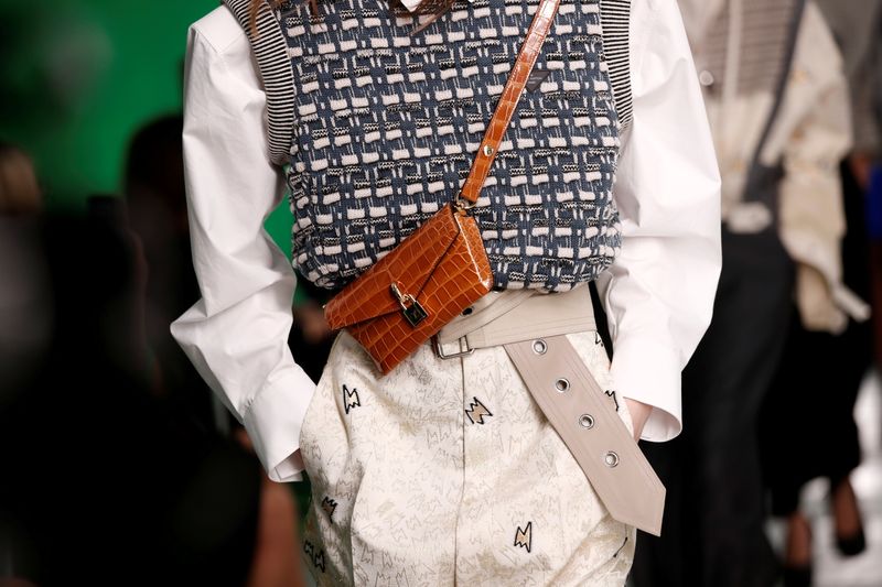 &copy; Reuters. FILE PHOTO: Louis Vuitton Spring/Summer 2021 ready-to-wear collection in Paris