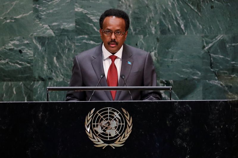 &copy; Reuters. وكالة الأنباء الرسمية: رئيس الصومال يوقع قانونا يمدد فترته الرئاسية عامين