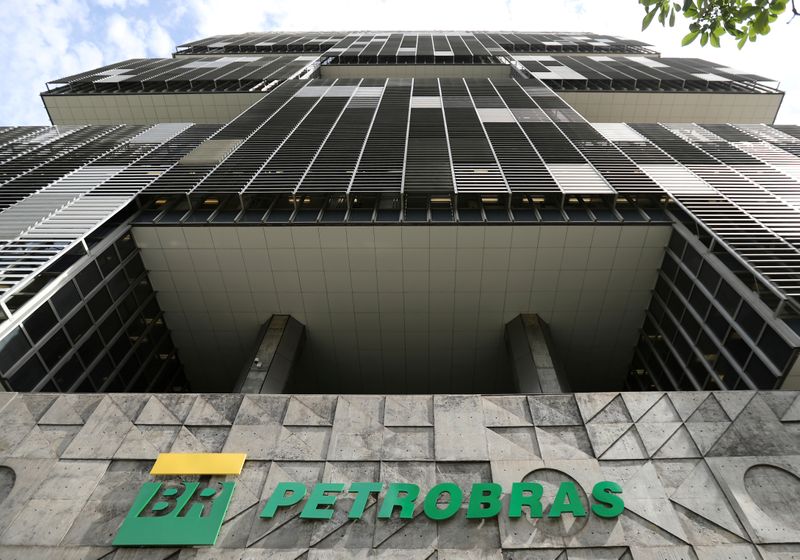 © Reuters. Fachada do edifício-sede da Petrobras no Rio de Janeiro