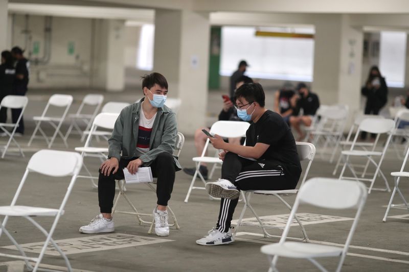 &copy; Reuters. COVID-19 vaccination in Los Angeles