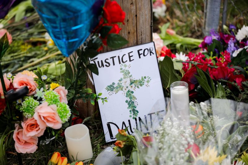 &copy; Reuters. Homenagem a Daunte Wright, morto por uma policial em Brooklyn Center, no Minnesota