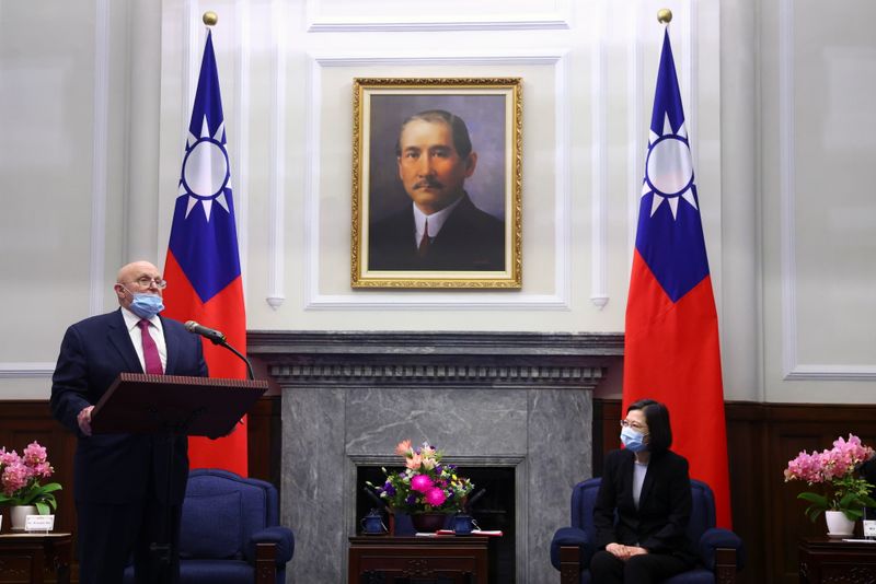 &copy; Reuters. 台湾総統が米訪問団と会談、「中国の挑発行為阻止で協力」