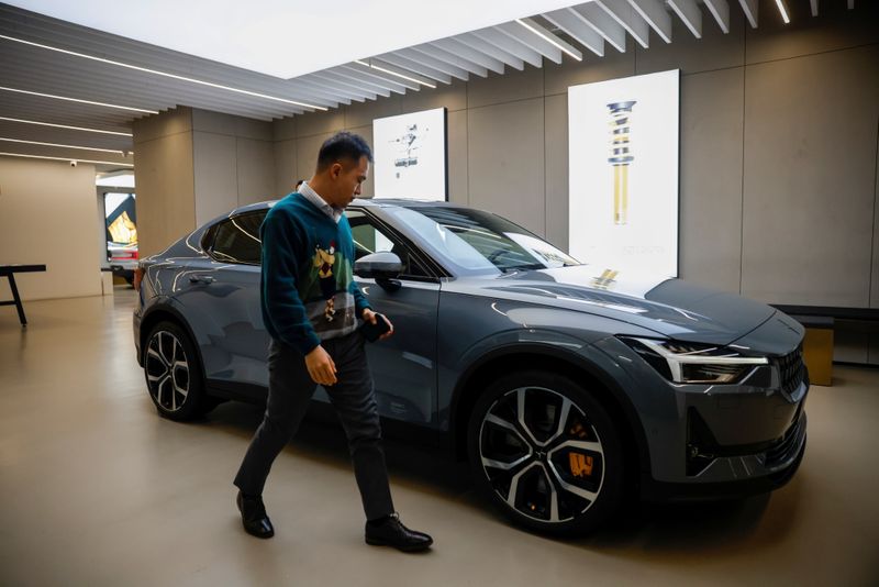 &copy; Reuters. FILE PHOTO: The Polestar 2 electric car is displayed at a company store in Shanghai