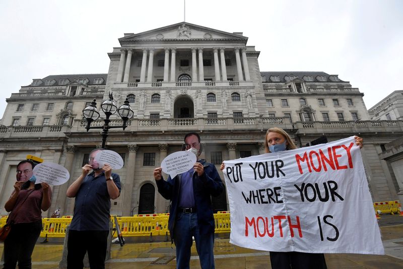 &copy; Reuters. FILE PHOTO: Environmental protest to encourage a green economy, outside of the Bank of England in the City of London, Britain