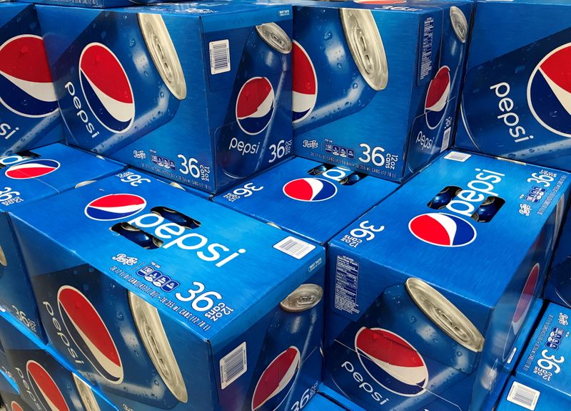 &copy; Reuters. FILE PHOTO: Cases of Pepsi are shown for sale at a store in Carlsbad